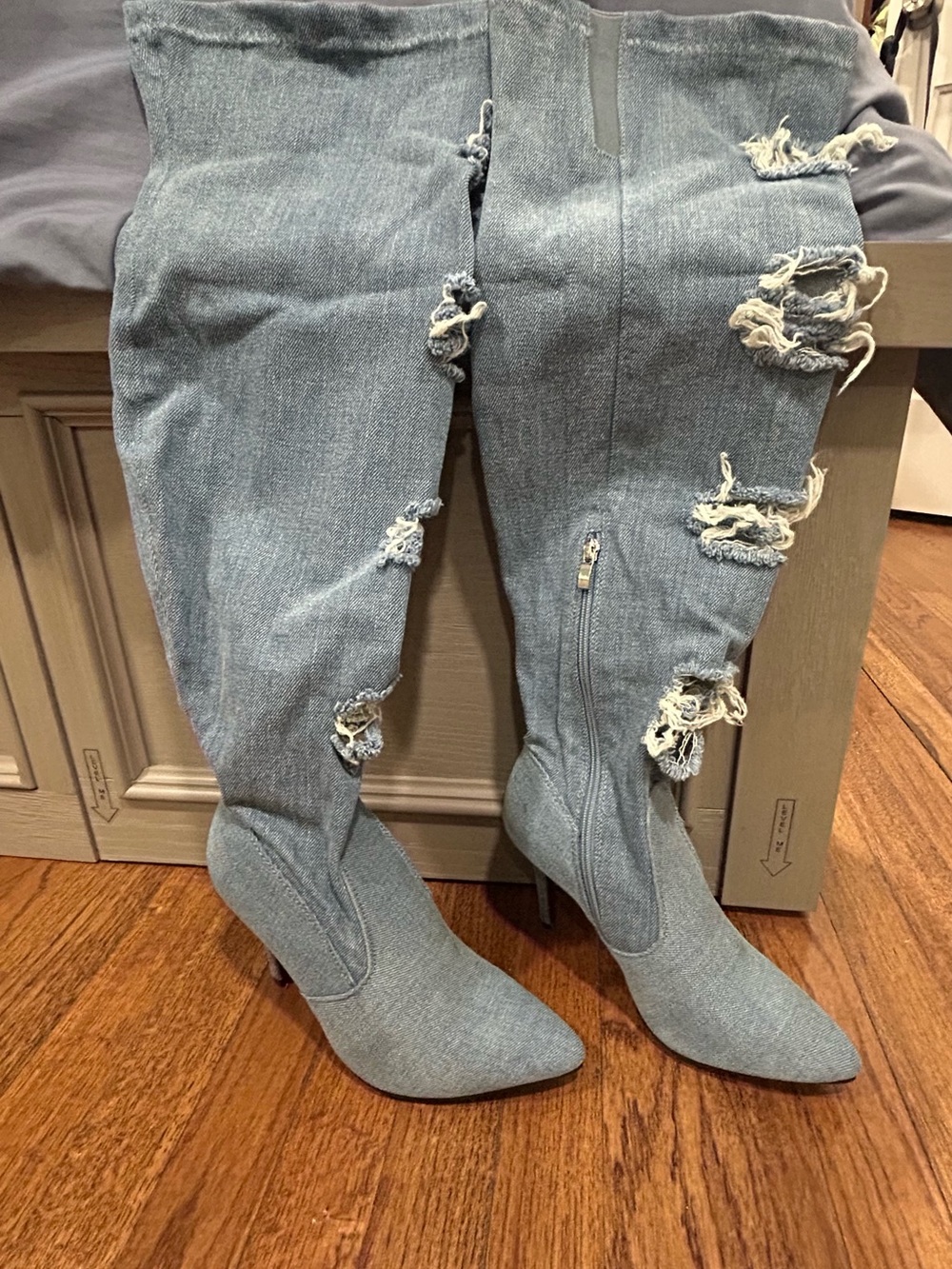 Denim distressed pointy toe -wide calf boots size 8 - Picture 3 of 9